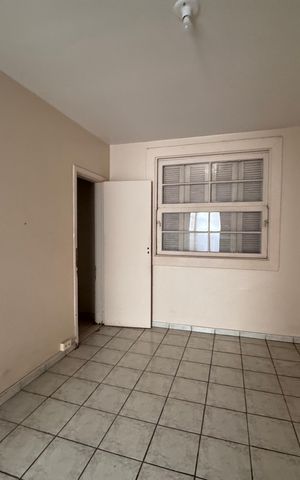 Casa à venda com 472m², 6 quartos e 15 vagas Casa à venda com 472m², 6 quartos e 15 vagasQuarto de Serviço