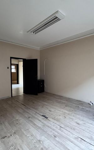 Casa à venda com 472m², 6 quartos e 15 vagas Casa à venda com 472m², 6 quartos e 15 vagasSala