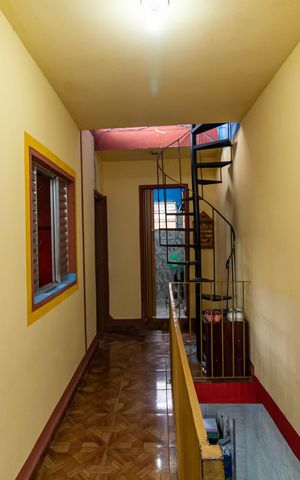 Casa à venda com 173m², 3 quartos e 2 vagas Casa à venda com 173m², 3 quartos e 2 vagasCorredor