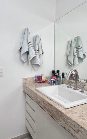 Apartamento à venda com 99m², 2 quartos e 1 vagaBanheiro da Suíte