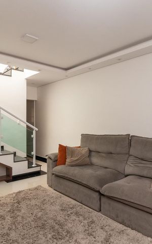 Casa à venda com 130m², 3 quartos e 4 vagasSala