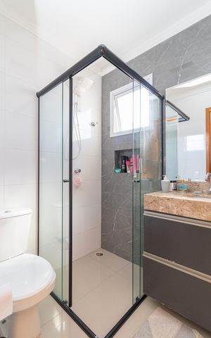 Casa à venda com 130m², 3 quartos e 4 vagasBanheiro da Suíte 1