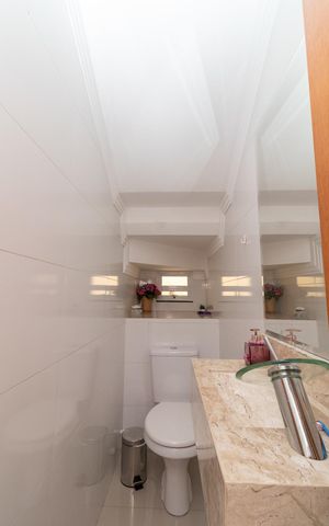 Casa à venda com 130m², 3 quartos e 4 vagasLavabo