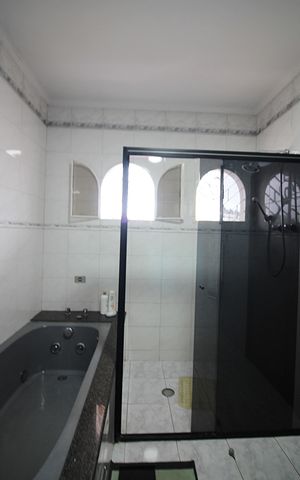 Casa à venda com 372m², 4 quartos e 1 vagaBanheiro da Suíte