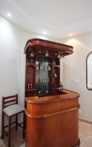 Casa à venda com 372m², 4 quartos e 1 vagaSala