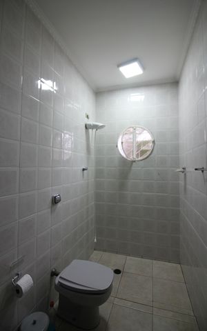 Casa à venda com 372m², 4 quartos e 1 vagaBanheiro de serviço
