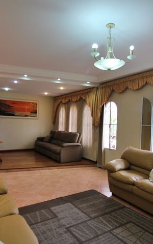 Casa à venda com 372m², 4 quartos e 1 vagaSala