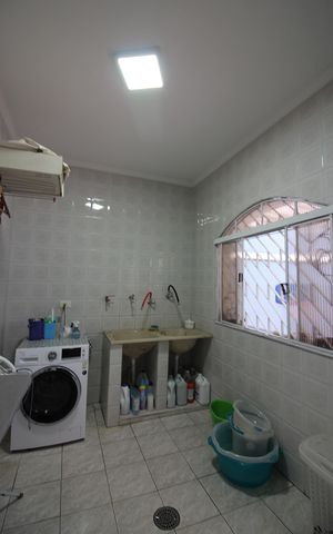 Casa à venda com 372m², 4 quartos e 1 vagaÁrea de Serviço