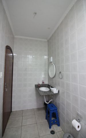 Casa à venda com 372m², 4 quartos e 1 vagaBanheiro de serviço