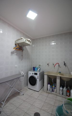 Casa à venda com 372m², 4 quartos e 1 vagaÁrea de Serviço