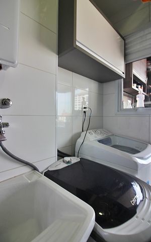 Apartamento à venda com 77m², 2 quartos e 2 vagasCozinha e Área de Serviço