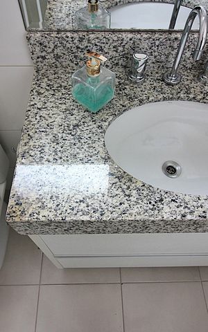 Apartamento à venda com 77m², 2 quartos e 2 vagasBanheiro Social