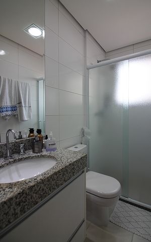 Apartamento à venda com 77m², 2 quartos e 2 vagasBanheiro da Suíte