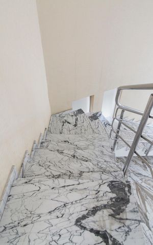 Casa de condomínio para alugar com 350m², 3 quartos e 5 vagas Casa de condomínio para alugar com 350m², 3 quartos e 5 vagasEscada