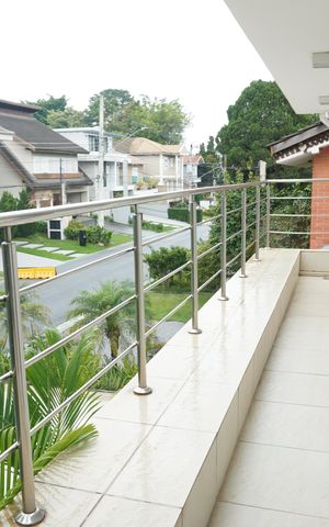 Casa de condomínio para alugar com 350m², 2 quartos e 5 vagasSacada