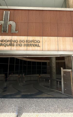 Apartamento à venda com 32m², 1 quarto e sem vaga Apartamento à venda com 32m², 1 quarto e sem vagaFachada