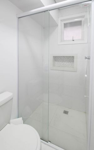 Casa à venda com 500m², 8 quartos e 4 vagas Casa à venda com 500m², 8 quartos e 4 vagasBanheiro 5
