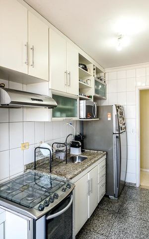 Apartamento à venda com 72m², 3 quartos e 2 vagas Apartamento à venda com 72m², 3 quartos e 2 vagasCozinha