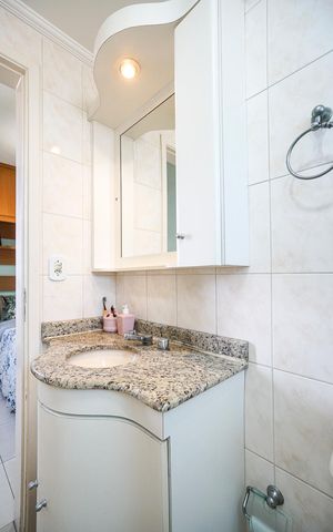 Apartamento à venda com 72m², 3 quartos e 2 vagas Apartamento à venda com 72m², 3 quartos e 2 vagasBanheiro da Suíte