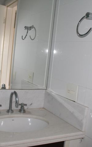Apartamento à venda com 156m², 3 quartos e 4 vagasBanheiro da Suíte 1