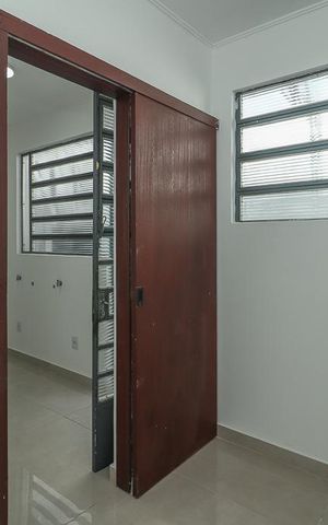 Casa à venda com 255m², 3 quartos e 4 vagasQuarto de Serviço