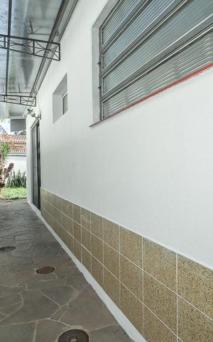 Casa à venda com 255m², 3 quartos e 4 vagasCorredor externo