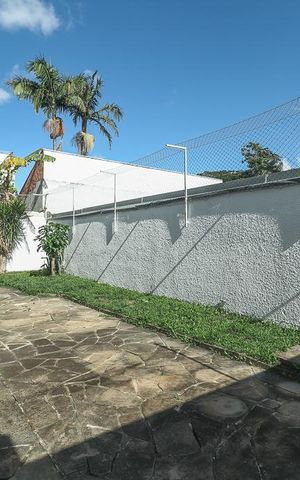 Casa à venda com 255m², 3 quartos e 4 vagasFundos