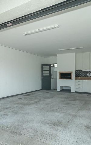 Casa à venda com 255m², 3 quartos e 4 vagasGaragem
