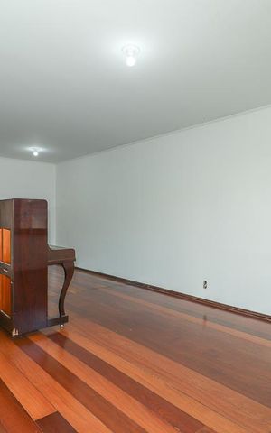 Casa à venda com 255m², 3 quartos e 4 vagasSala