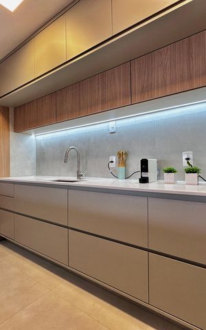 Apartamento à venda com 131m², 3 quartos e 2 vagas Apartamento à venda com 131m², 3 quartos e 2 vagasCozinha
