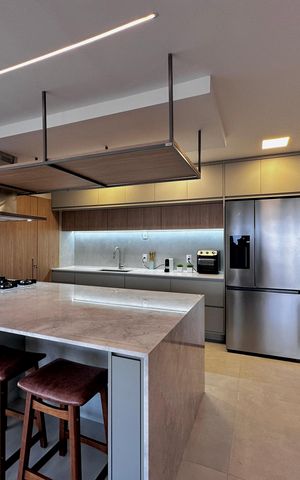Apartamento à venda com 131m², 3 quartos e 2 vagas Apartamento à venda com 131m², 3 quartos e 2 vagasCozinha