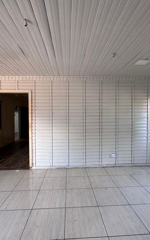 Casa à venda com 120m², 3 quartos e 2 vagas Casa à venda com 120m², 3 quartos e 2 vagasSala