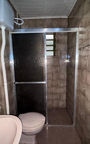 Casa à venda com 120m², 3 quartos e 2 vagas Casa à venda com 120m², 3 quartos e 2 vagasBanheiro