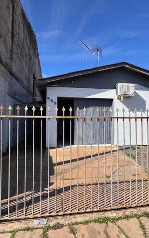 Casa à venda com 120m², 3 quartos e 2 vagas Casa à venda com 120m², 3 quartos e 2 vagasFachada