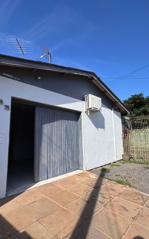 Casa à venda com 120m², 3 quartos e 2 vagas Casa à venda com 120m², 3 quartos e 2 vagasÁrea Externa
