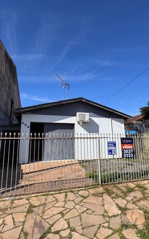 Casa à venda com 120m², 3 quartos e 2 vagas Casa à venda com 120m², 3 quartos e 2 vagasFachada