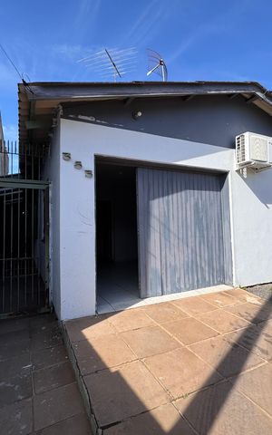 Casa à venda com 120m², 3 quartos e 2 vagas Casa à venda com 120m², 3 quartos e 2 vagasFachada