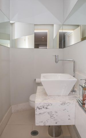 Apartamento à venda com 135m², 3 quartos e 3 vagas Apartamento à venda com 135m², 3 quartos e 3 vagasLavabo