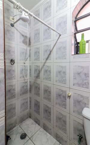 Casa à venda com 125m², 3 quartos e 2 vagas Casa à venda com 125m², 3 quartos e 2 vagasBanheiro da Suíte