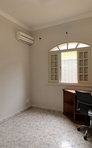 Casa para alugar com 200m², 4 quartos e 6 vagasEscritório