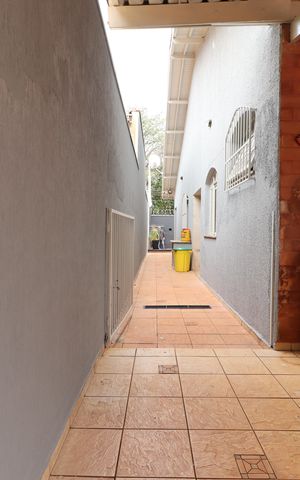 Casa para alugar com 200m², 4 quartos e 6 vagasCorredor