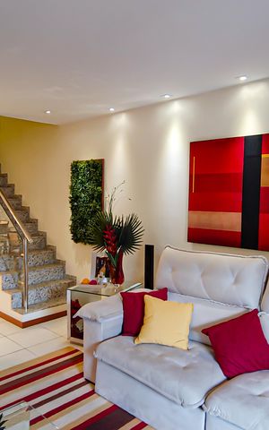 Casa de condomínio à venda com 177m², 4 quartos e 3 vagas Casa de condomínio à venda com 177m², 4 quartos e 3 vagasSala