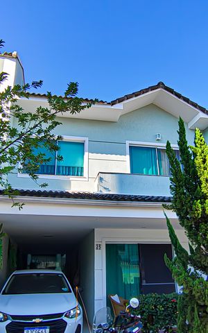 Casa de condomínio à venda com 177m², 4 quartos e 3 vagas Casa de condomínio à venda com 177m², 4 quartos e 3 vagasFachada