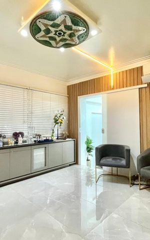 Casa à venda com 340m², 4 quartos e 2 vagas Casa à venda com 340m², 4 quartos e 2 vagasSala