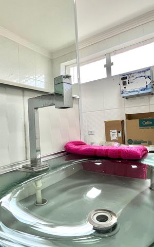 Casa à venda com 340m², 4 quartos e 2 vagas Casa à venda com 340m², 4 quartos e 2 vagasBanheiro 2