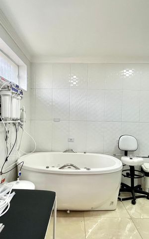 Casa à venda com 340m², 4 quartos e 2 vagas Casa à venda com 340m², 4 quartos e 2 vagasBanheiro 2