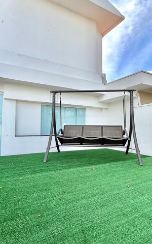 Casa à venda com 340m², 4 quartos e 2 vagas Casa à venda com 340m², 4 quartos e 2 vagasTerraço