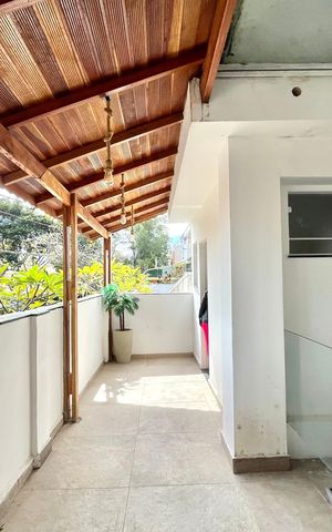 Casa à venda com 340m², 4 quartos e 2 vagas Casa à venda com 340m², 4 quartos e 2 vagasÁrea externa