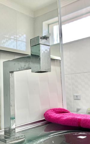 Casa à venda com 340m², 4 quartos e 2 vagas Casa à venda com 340m², 4 quartos e 2 vagasBanheiro 2