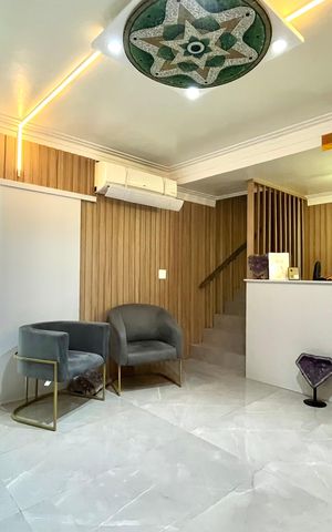 Casa à venda com 340m², 4 quartos e 2 vagas Casa à venda com 340m², 4 quartos e 2 vagasSala
